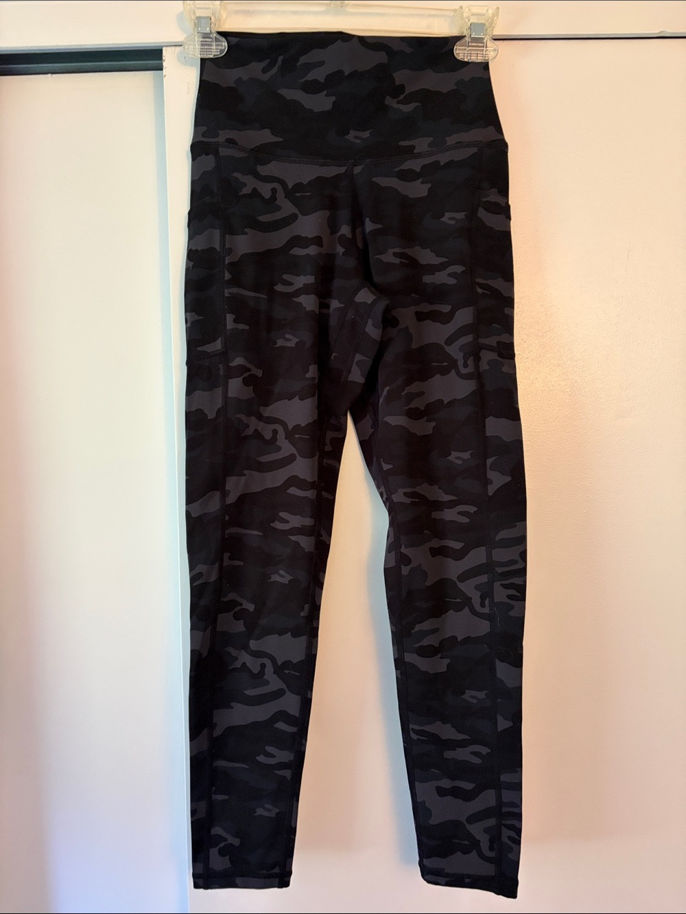 Colorfulkoala Black Camo 7/8 Leggings